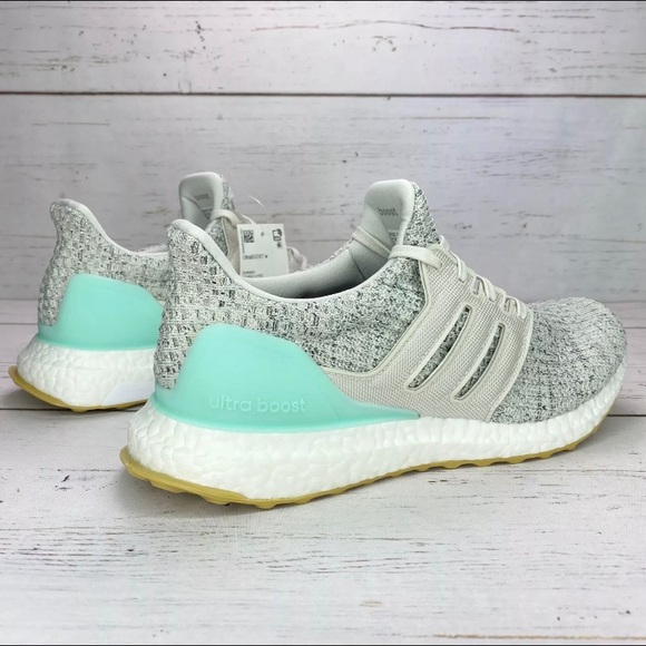 NWT Adidas Ultra Boost Womens “Carbon Clear Mint” - Picture 4 of 16